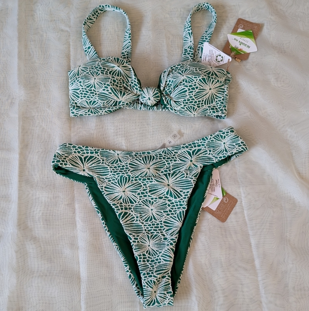 Beautiful Green Floral two piece Bikini Set new without tags!